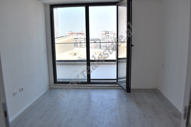 Apartament 2+1 me qira tek Garden Residence Turdiu, ne zonen e ish Fushes se Aviacionit ne Tirane.
